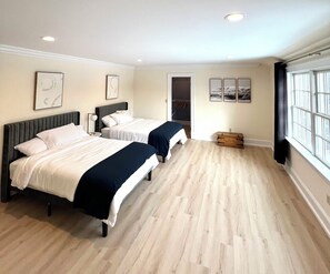 6 bedrooms, desk, iron/ironing board, travel crib - Over Sized Colonial on Private Road.  (Pound Ridge)