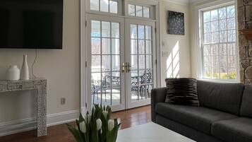 Smart TV, fireplace, table football, ping pong