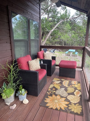 Terrace/patio - Hillcountry Creekside Cabin, private, near Hamilton Pool, Reimers Ranch (Dripping Springs)