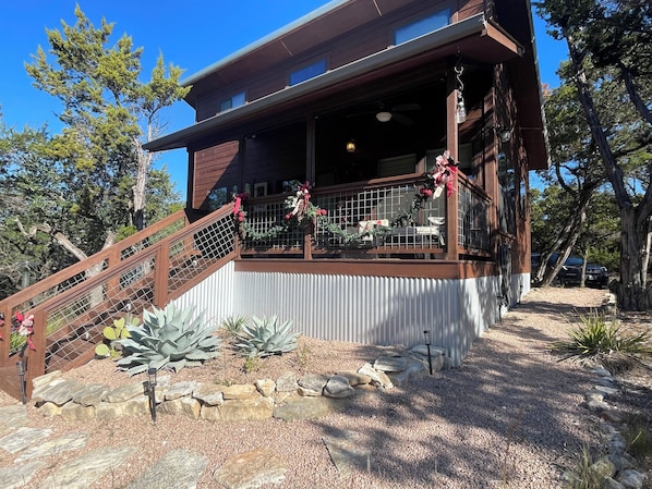 Exterior - Hillcountry Creekside Cabin, private, near Hamilton Pool, Reimers Ranch (Dripping Springs)