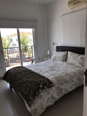 3 bedrooms, in-room safe, iron/ironing board, travel crib