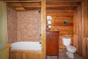 Jetted tub, towels