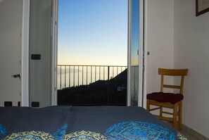 5 bedrooms, iron/ironing board, free WiFi, bed sheets