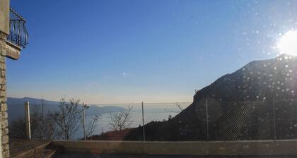 Villa Ada - Theater Home, wit marvellous lake view