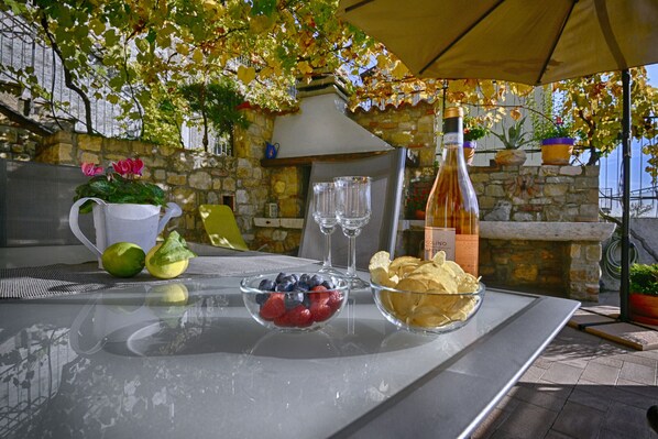 Property grounds - Villa Ornella - Belvedere Theater Home, in the historic centre with marvellous lake view (Tignale)