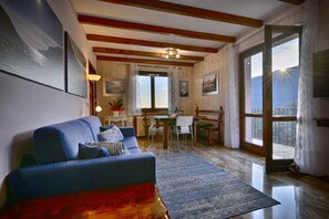 TV - Villa Ornella, La Terrazza by Theater Home, in the historic centre with stunning lake view (Tignale)