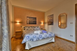 2 chambres, fer et planche à repasser, Wi-Fi gratuit, draps fournis