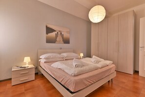 3 bedrooms, free WiFi, bed sheets