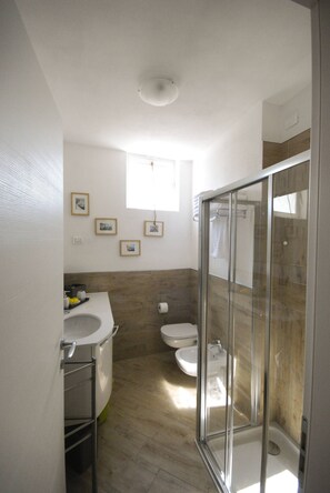 Shower, towels