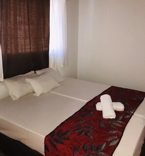 Triple Room | Laptop workspace, free WiFi, bed sheets - Kayena Hostel (Santa Marta)