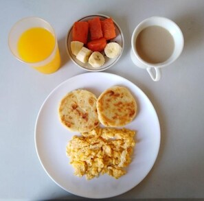 Free daily continental breakfast - Kayena Hostel (Santa Marta)