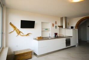 Kühlschrank, Mikrowelle, Ofen, Geschirrspüler