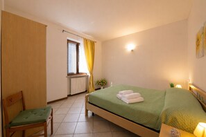 Unclassified image, 5 of 10, button