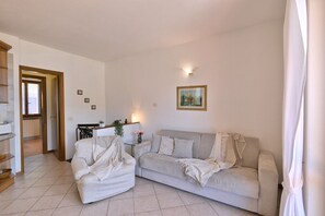 TV - Michela 4  by Theater Home, with private garden and lake view (Tignale)