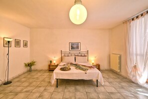 1 bedroom, free WiFi - Michela 4  by Theater Home, with private garden and lake view (Tignale)