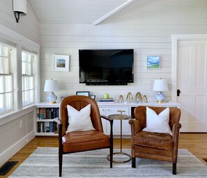 TV - Wauwinet Beach Cottage (Nantucket)