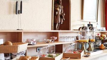 Desayuno buffet diario (EUR 19 por persona)