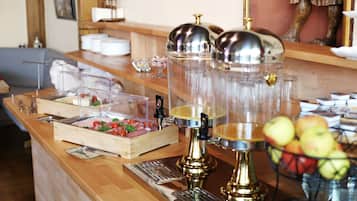 Desayuno buffet diario (EUR 19 por persona)