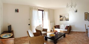 TV - Tosca - Theater Home, with panoramic view and two parking spaces (Tignale)