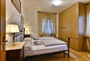 2 عدّة غرف نوم وواي فاي مجانًا وملاءات أسرّة