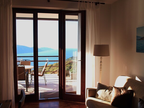 TV - Il Patio - Theater Home, with big terrace and marvellous lake view (Tignale)