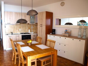 Fridge, microwave, dishwasher, coffee/tea maker - Il Patio by Theater Home, with big terrace and marvellous lake view (Tignale)