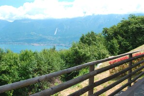 Property grounds - Villa Lago by Theater Home, with garage and beautiful lake view (Tignale)