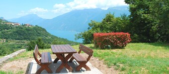 Villa Lago - Theater Home, with garage and beautiful lake view