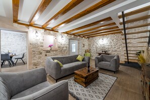 Smart TV, chimenea y videojuegos 