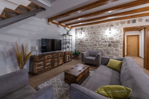 TV connectée, cheminée, jeux vidéo