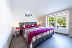 3 slaapkamers, een strijkplank/strijkijzer, wifi, beddengoed