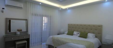 1 slaapkamer, een strijkplank/strijkijzer, wifi, beddengoed