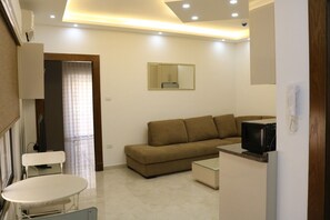 TV - Amazing one Bedroom Apartment in Amman, Elwebdah 7 (Amman)