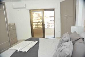 1 bedroom, iron/ironing board, WiFi, bed sheets - Amazing one Bedroom Apartment in Amman, Elwebdah 4 (Amman)