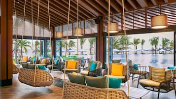 4 restaurantes; se sirve desayuno, almuerzo y cena