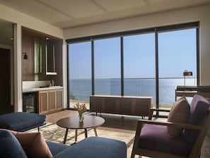 Suite, balcón, vistas al mar | Ropa de cama de alta calidad, edredones de plumas, minibar y caja fuerte