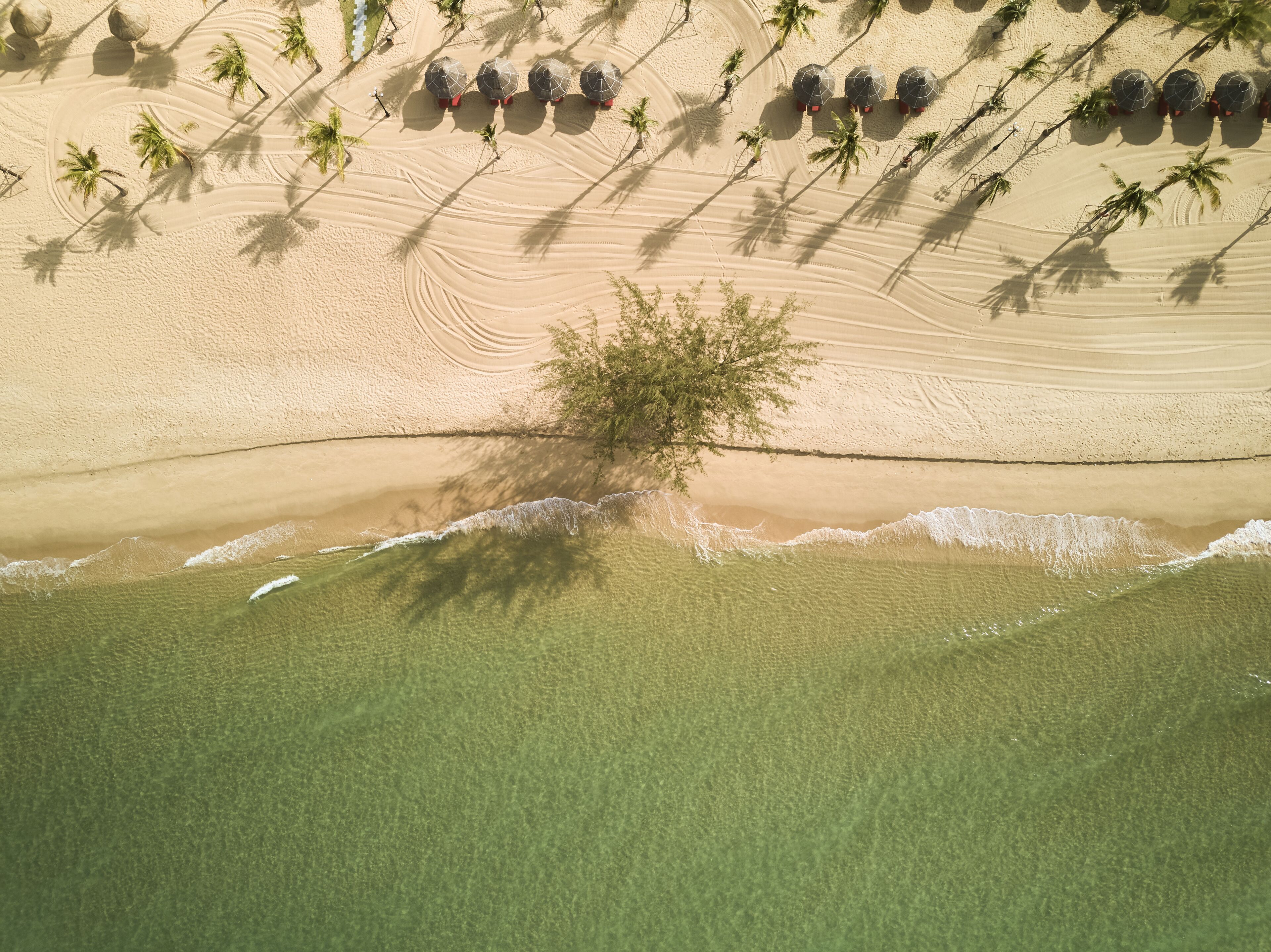 Private beach, free beach cabanas, sun-loungers, beach umbrellas