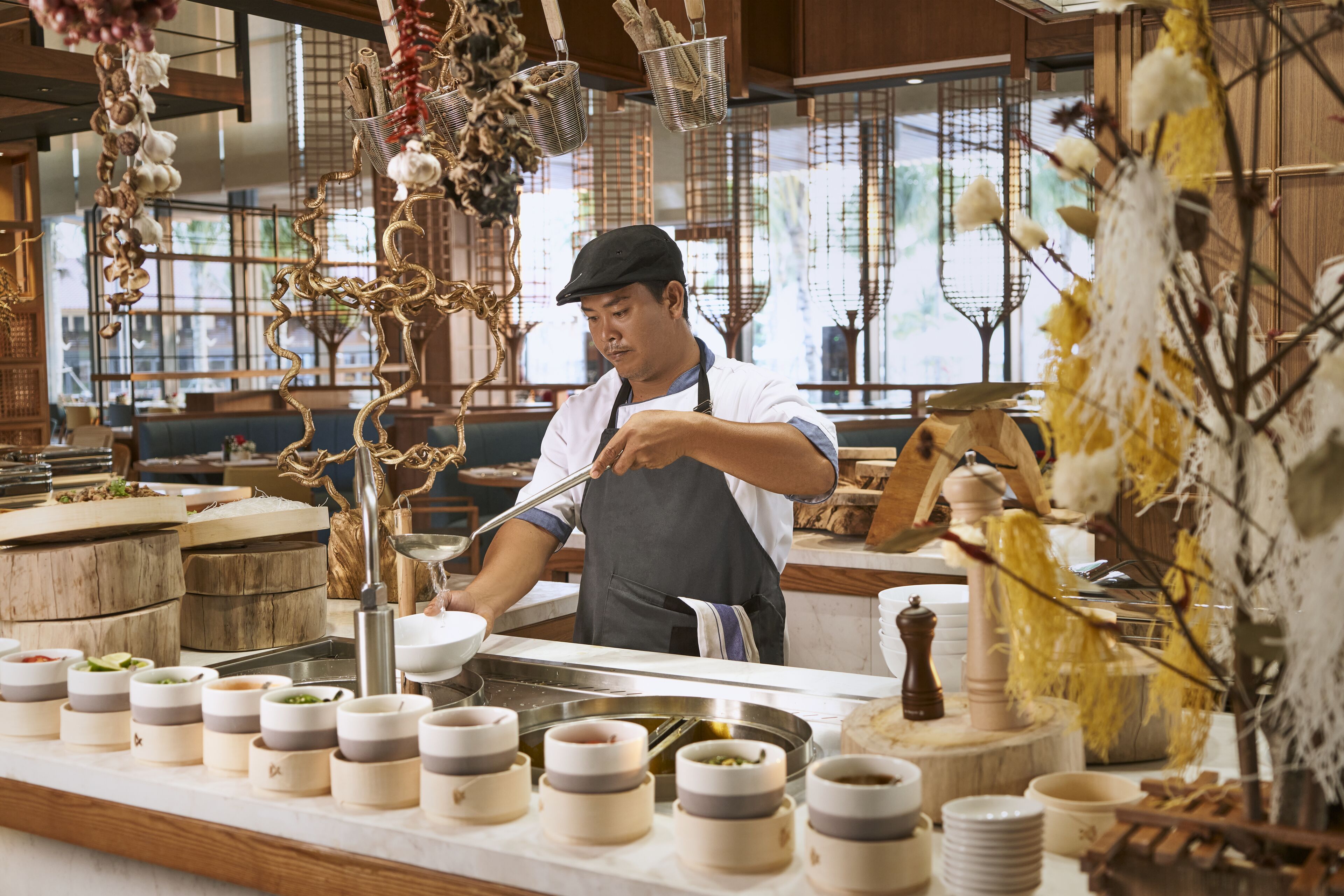 daily buffet breakfast (vnd 550000 per person)