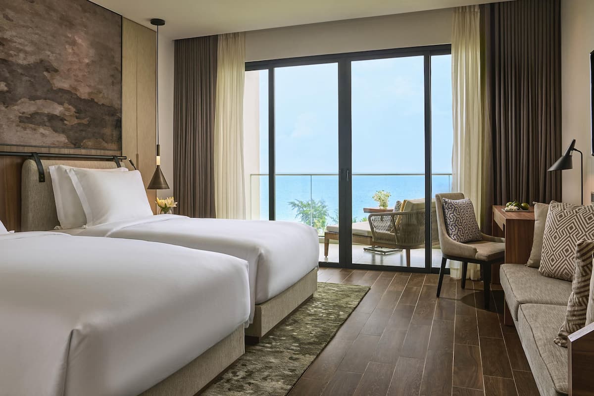 Ropa de cama de alta calidad, cubrecamas y minibar