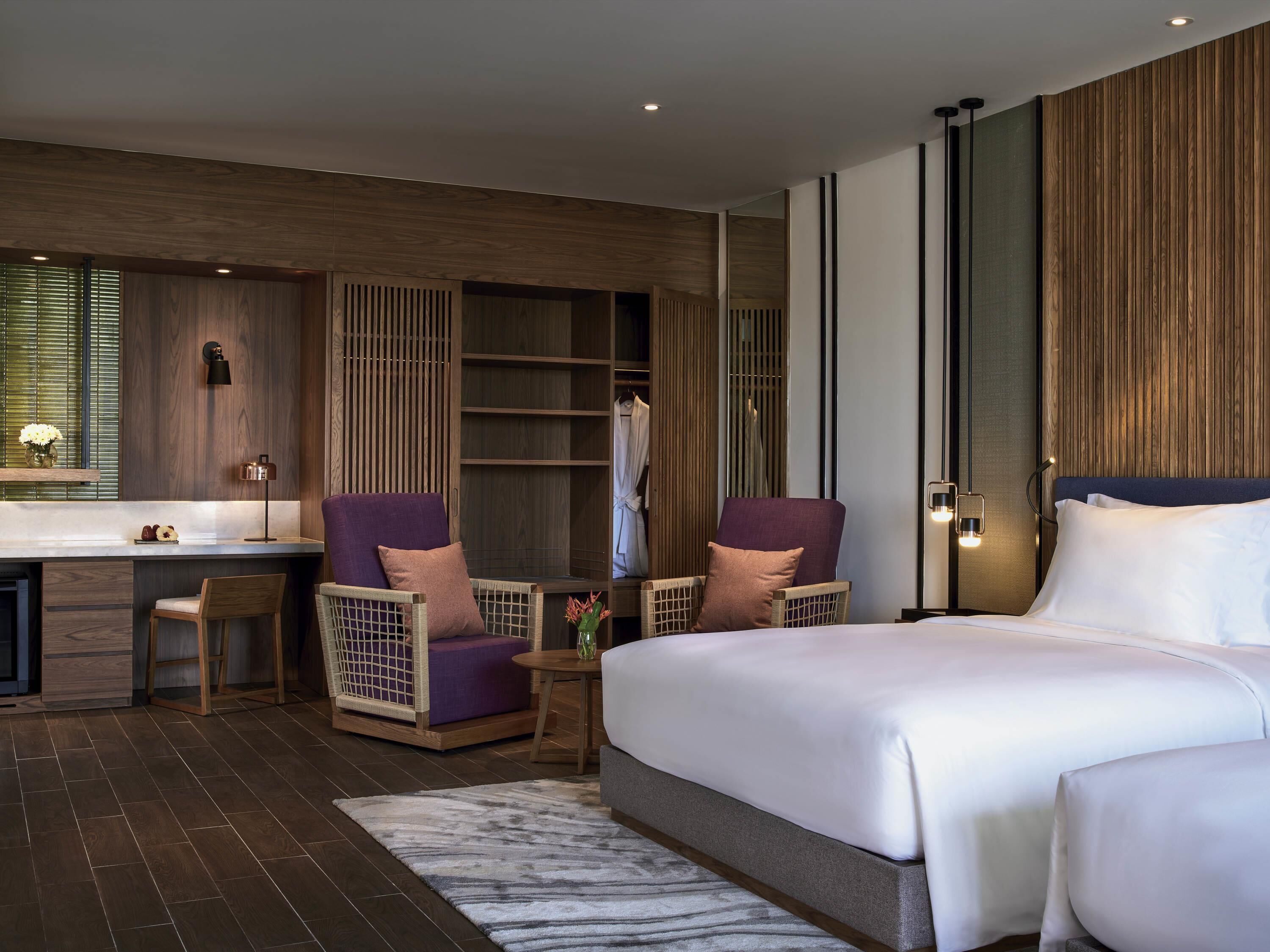 Camera familiare, balcone (Deluxe) | Biancheria da letto di alta qualità, copriletto in piuma, minibar