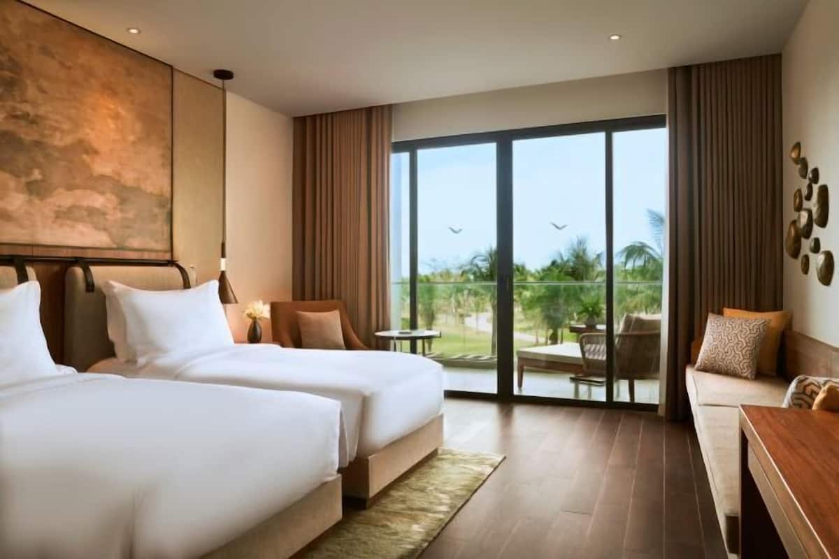 1 bedroom, premium bedding, down comforters, minibar