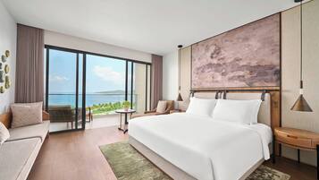 Ropa de cama de alta calidad, cubrecamas y minibar