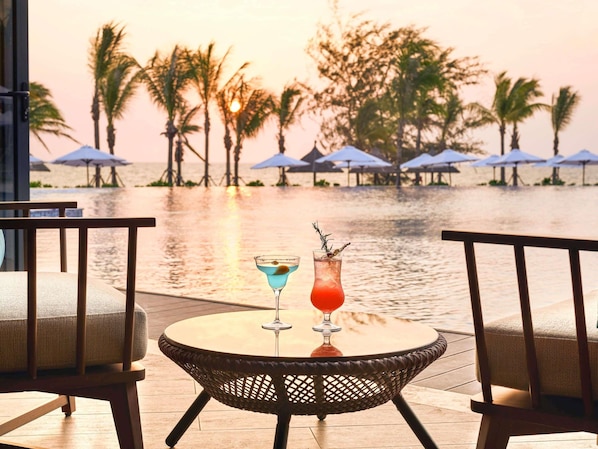 4 restaurants; breakfast, lunch and dinner served  - Mövenpick Resort Waverly Phu Quoc (Phu Quoc)