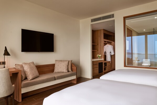 Premium bedding, down duvets, minibar, in-room safe - Mövenpick Resort Waverly Phu Quoc (Phu Quoc)