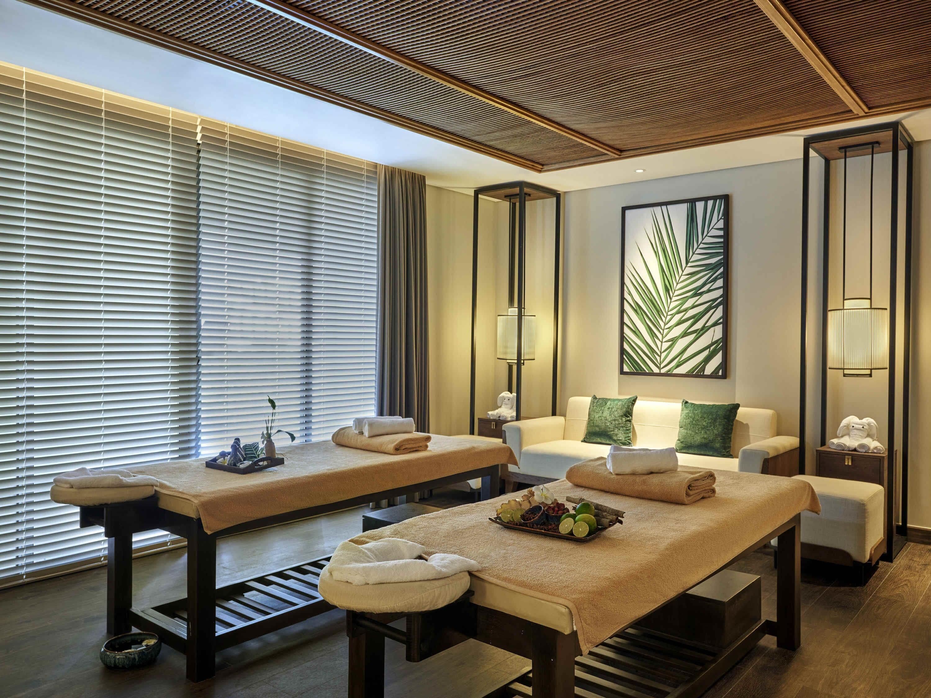 Couples treatment rooms, sauna, hot tub, steam room, body treatments