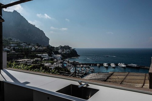Panoramic terraced villa in Capri 