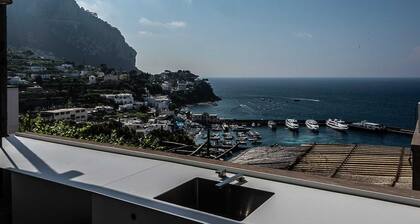 Panoramic terraced villa in Capri
