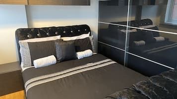 Standard Triple Room (1) | City view