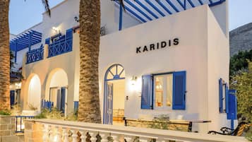 Façade de lâhĂ©bergement - soirĂ©e/nuit