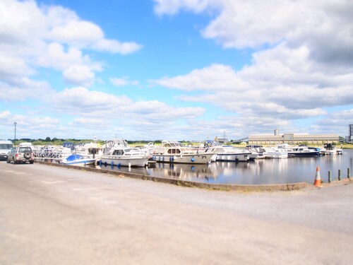 Riverside Marina Apt